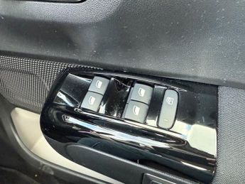 CITROEN C3 1.2 PureTech C-Series Edition Hatchback 5dr Petrol EAT6 Euro 6 (