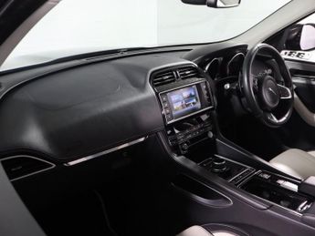 JAGUAR F-PACE 2.0 D180 R-Sport SUV 5dr Diesel Auto AWD Euro 6 (s/s) (180 ps)
