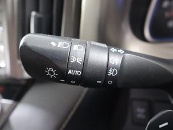 TOYOTA RAV4 2.2 D-CAT Invincible SUV 5dr Diesel Auto 4WD Euro 5 (150 ps)