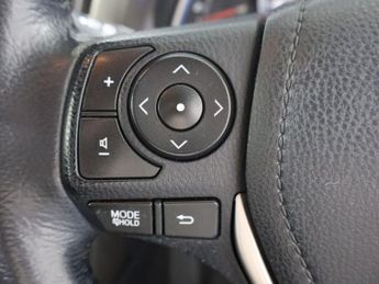 TOYOTA RAV4 2.2 D-CAT Invincible SUV 5dr Diesel Auto 4WD Euro 5 (150 ps)