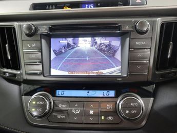 TOYOTA RAV4 2.2 D-CAT Invincible SUV 5dr Diesel Auto 4WD Euro 5 (150 ps)