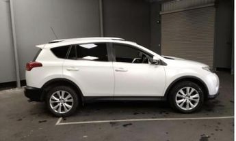 TOYOTA RAV4 2.2 D-CAT Invincible SUV 5dr Diesel Auto 4WD Euro 5 (150 ps)