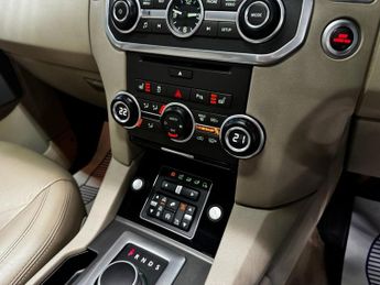 LAND ROVER DISCOVERY 4 3.0 SD V6 HSE SUV 5dr Diesel Auto 4WD Euro 5 (s/s) (255 bhp)