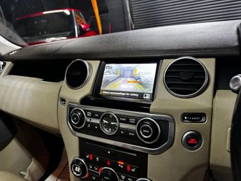 LAND ROVER DISCOVERY 4 3.0 SD V6 HSE SUV 5dr Diesel Auto 4WD Euro 5 (s/s) (255 bhp)