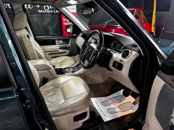 LAND ROVER DISCOVERY 4 3.0 SD V6 HSE SUV 5dr Diesel Auto 4WD Euro 5 (s/s) (255 bhp)