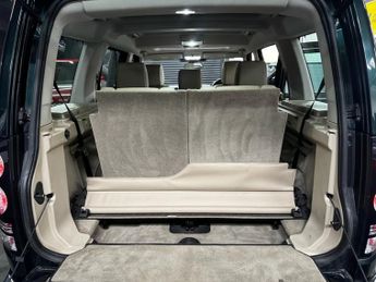 LAND ROVER DISCOVERY 4 3.0 SD V6 HSE SUV 5dr Diesel Auto 4WD Euro 5 (s/s) (255 bhp)