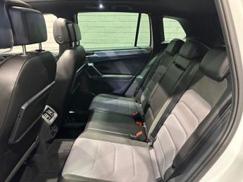 VOLKSWAGEN TIGUAN 2.0 TDI R-Line SUV 5dr Diesel DSG 4Motion Euro 6 (s/s) (150 ps)