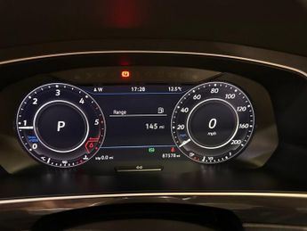 VOLKSWAGEN TIGUAN 2.0 TDI R-Line SUV 5dr Diesel DSG 4Motion Euro 6 (s/s) (150 ps)