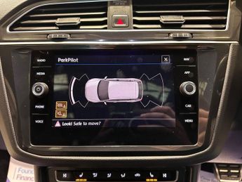 VOLKSWAGEN TIGUAN 2.0 TDI R-Line SUV 5dr Diesel DSG 4Motion Euro 6 (s/s) (150 ps)