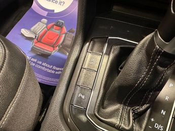 VOLKSWAGEN TIGUAN 2.0 TDI R-Line SUV 5dr Diesel DSG 4Motion Euro 6 (s/s) (150 ps)