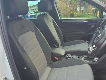 VOLKSWAGEN TIGUAN 2.0 TDI R-Line SUV 5dr Diesel DSG 4Motion Euro 6 (s/s) (150 ps)