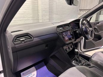 VOLKSWAGEN TIGUAN 2.0 TDI R-Line SUV 5dr Diesel DSG 4Motion Euro 6 (s/s) (150 ps)