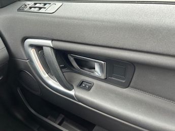 LAND ROVER DISCOVERY SPORT 2.0 TD4 Landmark SUV 5dr Diesel Auto 4WD Euro 6 (s/s) (180 ps)