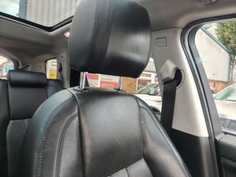 LAND ROVER DISCOVERY SPORT 2.2 SD4 HSE SUV 5dr Diesel Auto 4WD Euro 5 (s/s) (190 ps)