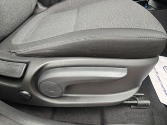 HYUNDAI KONA 64kWh Premium SUV 5dr Electric Auto (10.5kW Charger) (204 ps)