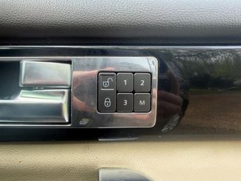 LAND ROVER DISCOVERY 4 3.0 SD V6 HSE SUV 5dr Diesel Auto 4WD Euro 5 (255 bhp)