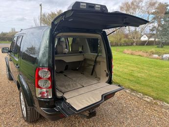 LAND ROVER DISCOVERY 4 3.0 SD V6 HSE SUV 5dr Diesel Auto 4WD Euro 5 (255 bhp)