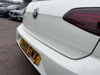 VOLKSWAGEN GOLF 2.0 TDI R-Line Hatchback 5dr Diesel DSG Euro 6 (s/s) (150 ps)