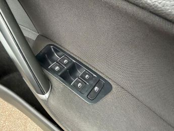 VOLKSWAGEN GOLF 2.0 TDI R-Line Hatchback 5dr Diesel DSG Euro 6 (s/s) (150 ps)