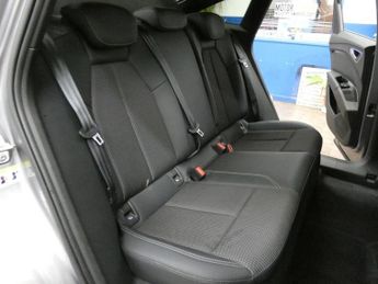 AUDI Q4 E-TRON 40 S line Sportback 5dr Electric Auto 82kWh (204 ps)