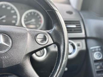 MERCEDES-BENZ C-CLASS 1.8 C180 BlueEfficiency SE Saloon 4dr Petrol Auto Euro 5 (156 ps