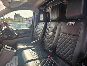 VAUXHALL VIVARO AUTOMATIC 2.0 Turbo D 3100 Elite Panel Van 5dr Diesel Auto L1 H1