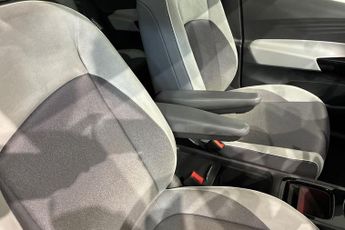 VOLKSWAGEN ID.3 Pro Performance 58kWh Style Hatchback 5dr Electric Auto (204 ps)