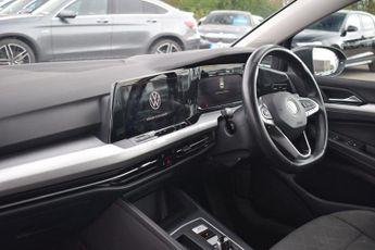 VOLKSWAGEN GOLF 1.5 eTSI MHEV Life Hatchback 5dr Petrol Hybrid DSG Euro 6 (s/s) 