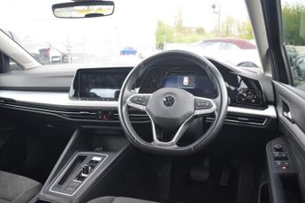 VOLKSWAGEN GOLF 1.5 eTSI MHEV Life Hatchback 5dr Petrol Hybrid DSG Euro 6 (s/s) 