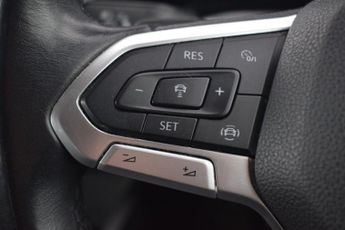 VOLKSWAGEN GOLF 1.5 eTSI MHEV Life Hatchback 5dr Petrol Hybrid DSG Euro 6 (s/s) 