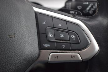 VOLKSWAGEN GOLF 1.5 eTSI MHEV Life Hatchback 5dr Petrol Hybrid DSG Euro 6 (s/s) 