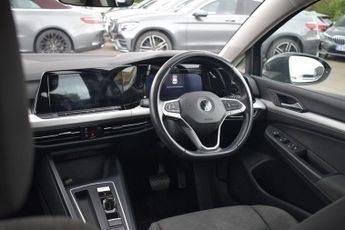 VOLKSWAGEN GOLF 1.5 eTSI MHEV Life Hatchback 5dr Petrol Hybrid DSG Euro 6 (s/s) 