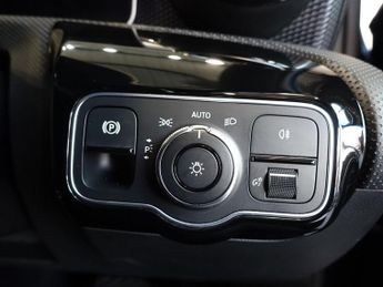 MERCEDES-BENZ A-CLASS 1.5 A180d Sport (Executive) Hatchback 5dr Diesel 7G-DCT Euro 6 (