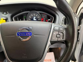 VOLVO V40 CROSS COUNTRY 2.0 D2 Lux Hatchback 5dr Diesel Auto Euro 6 (s/s) (120 ps)