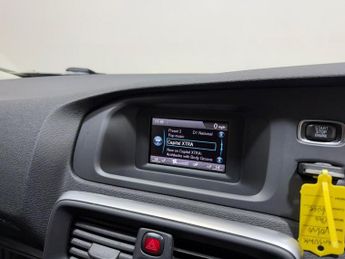 VOLVO V40 CROSS COUNTRY 2.0 D2 Lux Hatchback 5dr Diesel Auto Euro 6 (s/s) (120 ps)