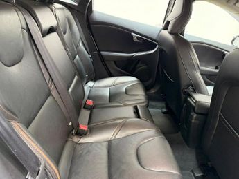 VOLVO V40 CROSS COUNTRY 2.0 D2 Lux Hatchback 5dr Diesel Auto Euro 6 (s/s) (120 ps)