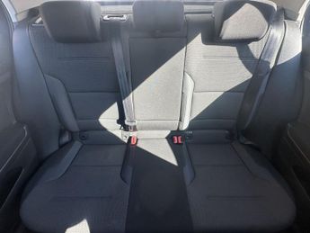 VOLKSWAGEN E-GOLF 35.8kWh e-Golf Hatchback 5dr Electric Auto (136 ps)