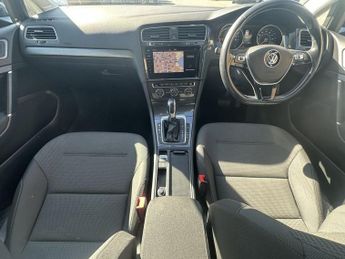 VOLKSWAGEN E-GOLF 35.8kWh e-Golf Hatchback 5dr Electric Auto (136 ps)