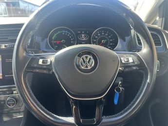 VOLKSWAGEN E-GOLF 35.8kWh e-Golf Hatchback 5dr Electric Auto (136 ps)