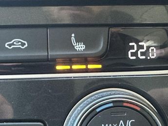 VOLKSWAGEN E-GOLF 35.8kWh e-Golf Hatchback 5dr Electric Auto (136 ps)