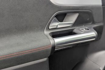 MERCEDES-BENZ EQA EQA 250 66.5kWh AMG Line SUV 5dr Electric Auto (190 ps)