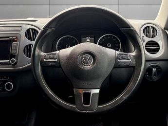 VOLKSWAGEN TIGUAN 2.0 TDI BlueMotion Tech SE SUV 5dr Diesel DSG 4WD Euro 5 (s/s) (