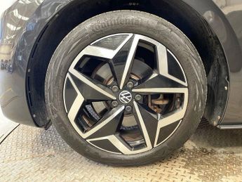 VOLKSWAGEN ID.3 Pro S 77kWh Tour Hatchback 5dr Electric Auto (204 ps)