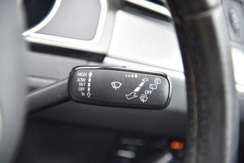 VOLKSWAGEN PASSAT 2.0 TDI BlueMotion Tech Alltrack Estate 5dr Diesel DSG 4Motion E