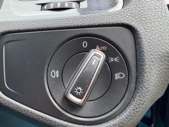 VOLKSWAGEN E-GOLF 35.8kWh e-Golf Hatchback 5dr Electric Auto 