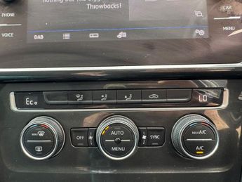 VOLKSWAGEN E-GOLF 35.8kWh e-Golf Hatchback 5dr Electric Auto 