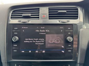 VOLKSWAGEN E-GOLF 35.8kWh e-Golf Hatchback 5dr Electric Auto 