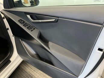 KIA NIRO 1.6h GDi 2 SUV 5dr Petrol Hybrid DCT Euro 6 (s/s) (139 bhp)