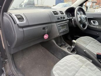 SKODA ROOMSTER 1.6 16V SE MPV 5 Door Petrol Manual Black 1 Former Keeper