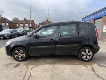 SKODA ROOMSTER 1.6 16V SE MPV 5 Door Petrol Manual Black 1 Former Keeper